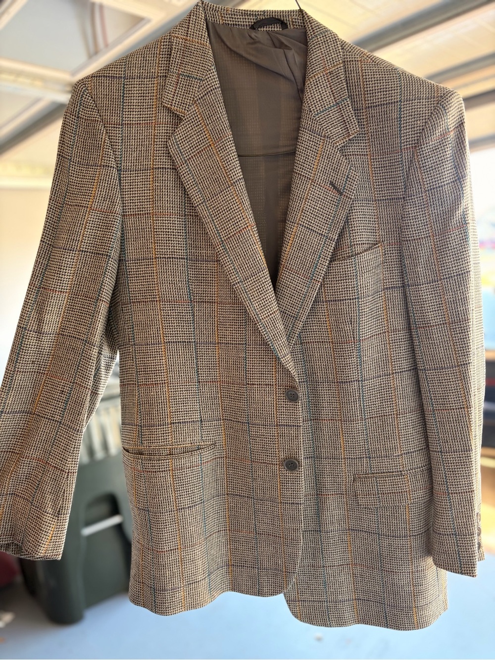 Classic Plaid Single-Breasted Blazer in Neutral Tones